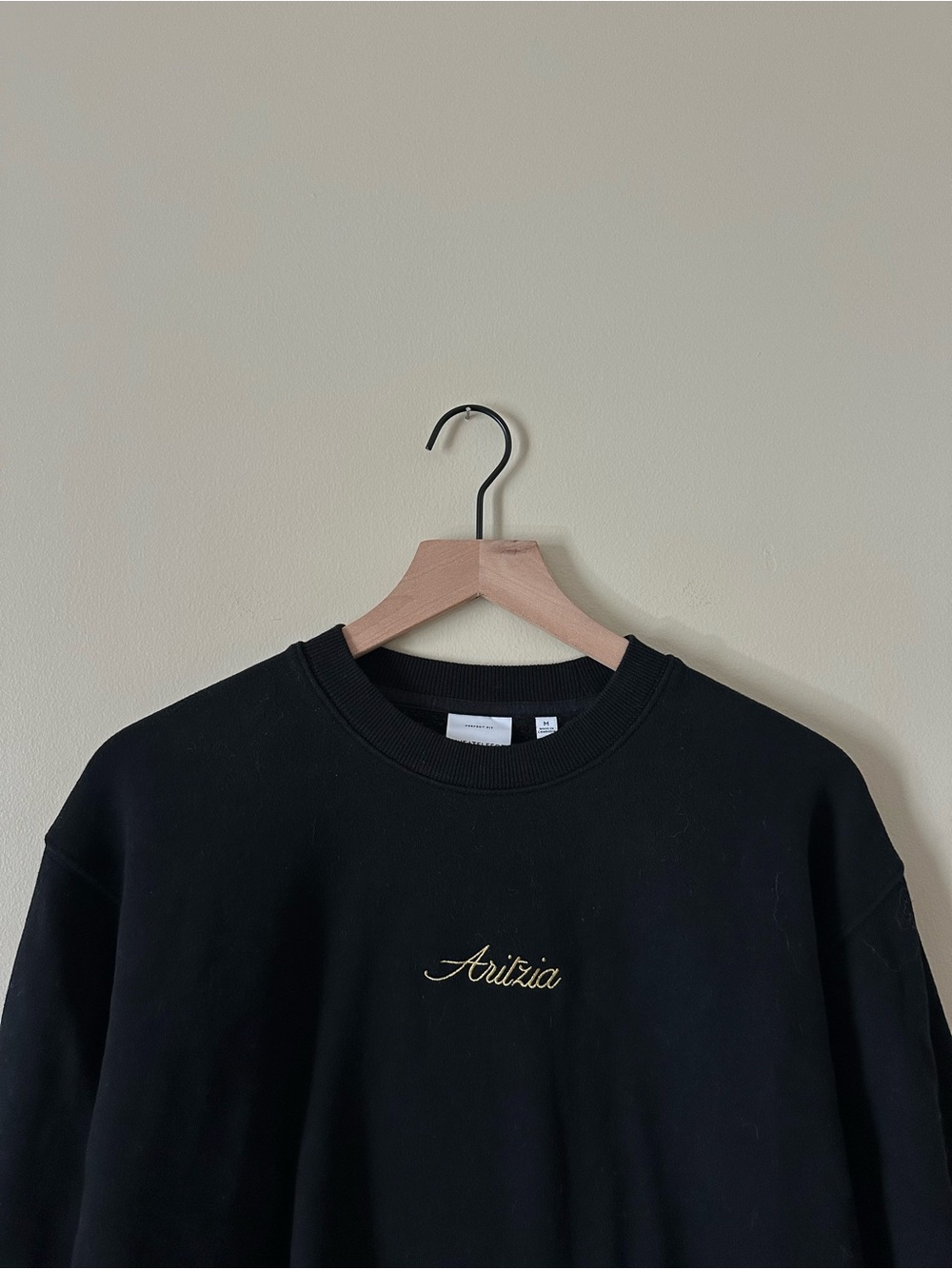 Aritzia Embroidered Spellout Cozy Fleece Perfect Crew Sweatshirt Black - Picture 2 of 5